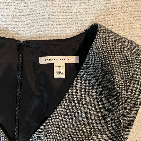 NOT FOR SALE Banana Republic gray and black lined stretch v-neck dress - Picture 3 of 11